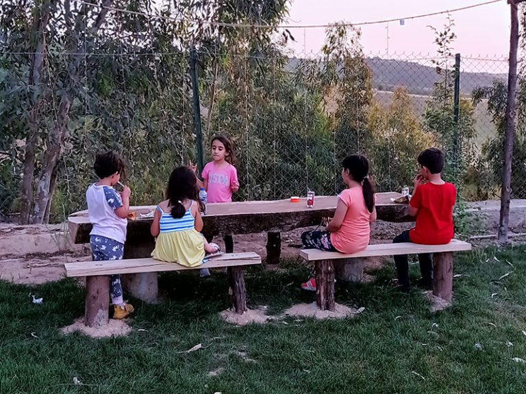 کمپ تابستانی مانوژا